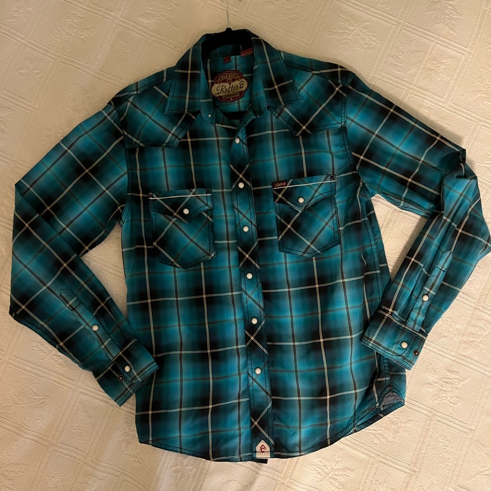 Size small, men’s RAFTER C snap front collared shirt. Long sleeve.
